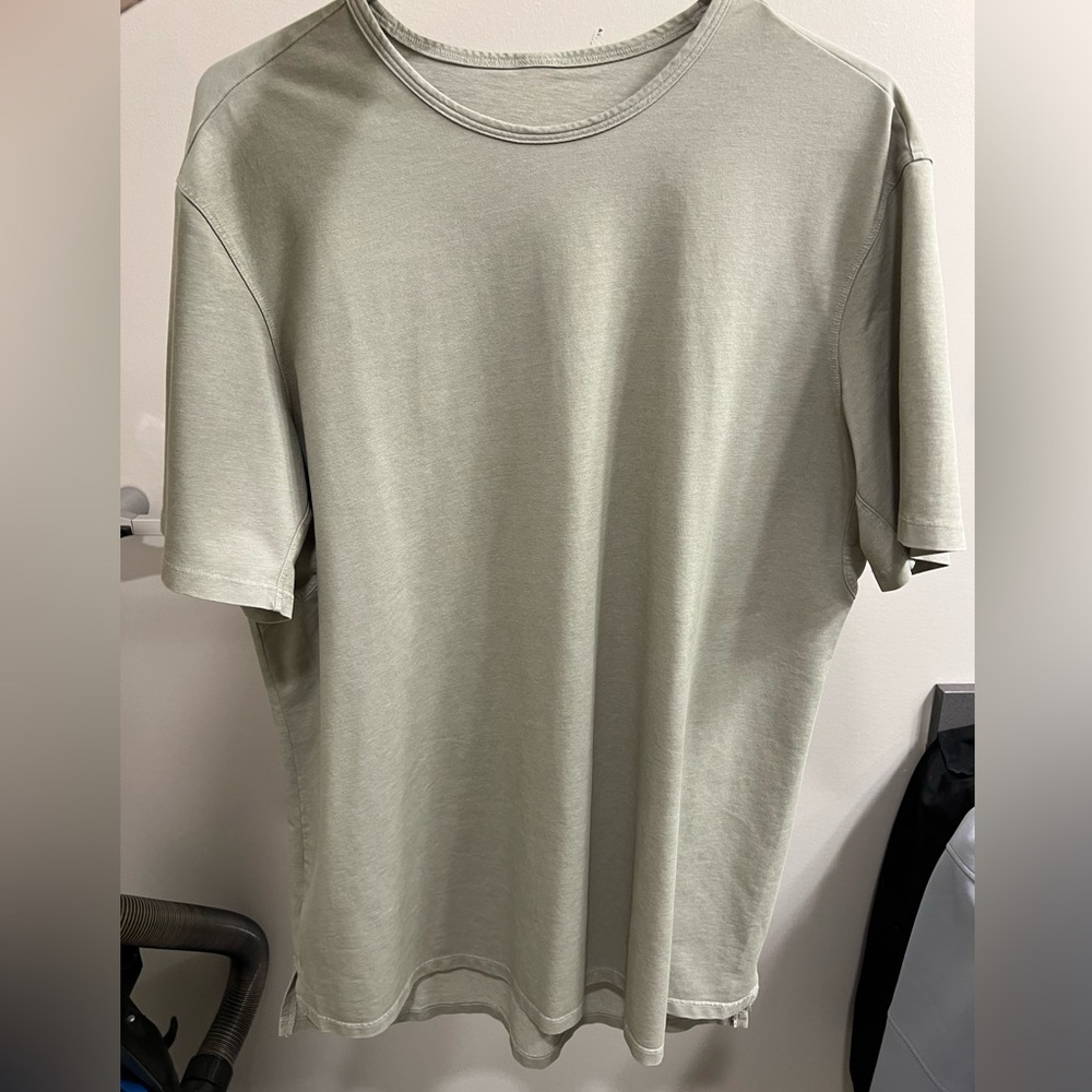 Lulu lemon t shirt